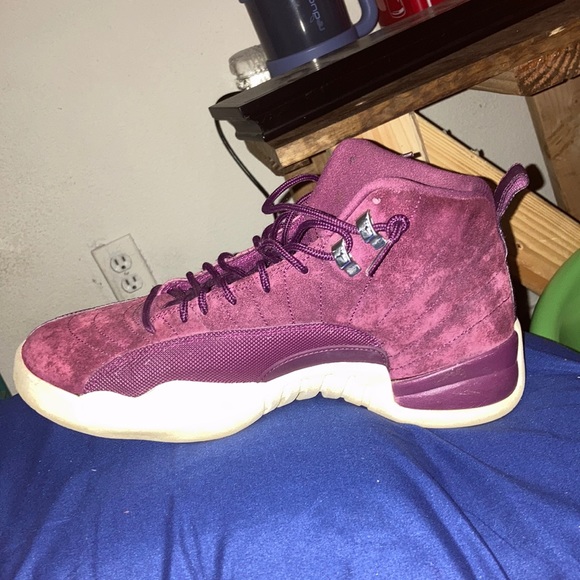 Jordan 12 Bordeaux - Picture 2 of 4